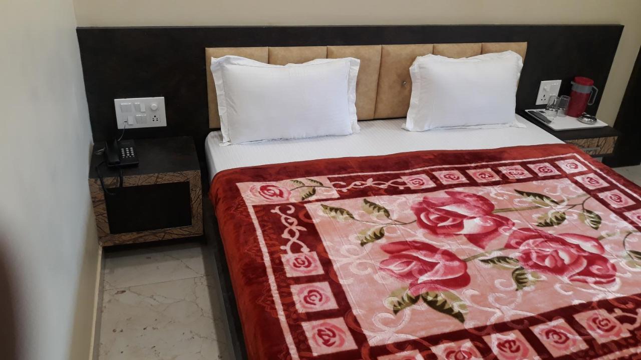 Hotel Uday Villas Shivpuri  Bagian luar foto